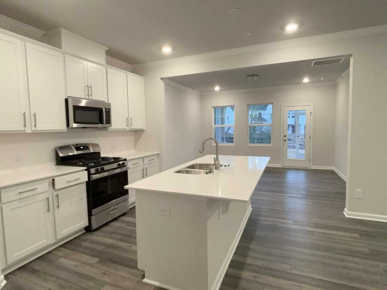 1013 Red Wing Dr - Photo 4 of 19