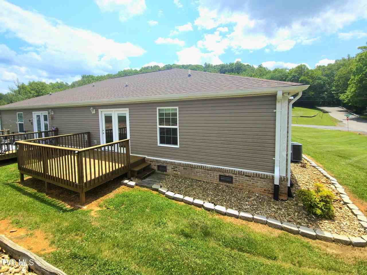 305 Mckenzie Dr #1 - Photo 2 of 18