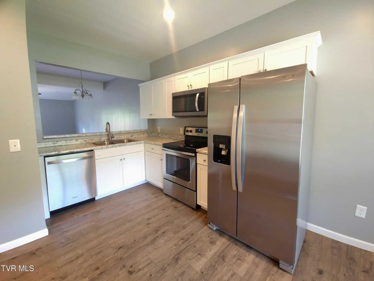 305 Mckenzie Dr #1 - Photo 5 of 18