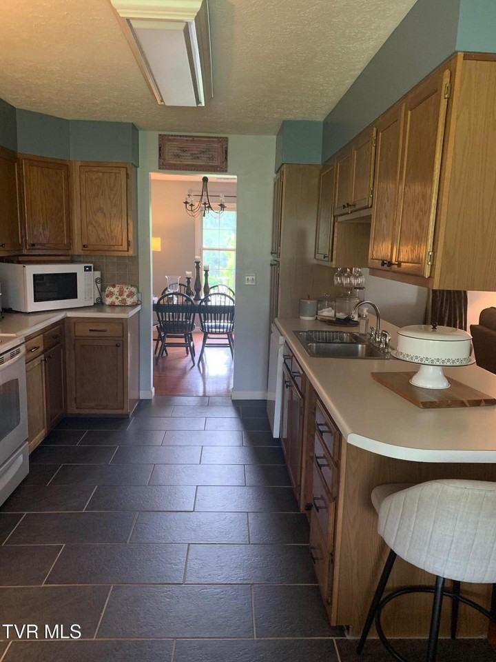 541 N Holston River Dr - Photo 4 of 14