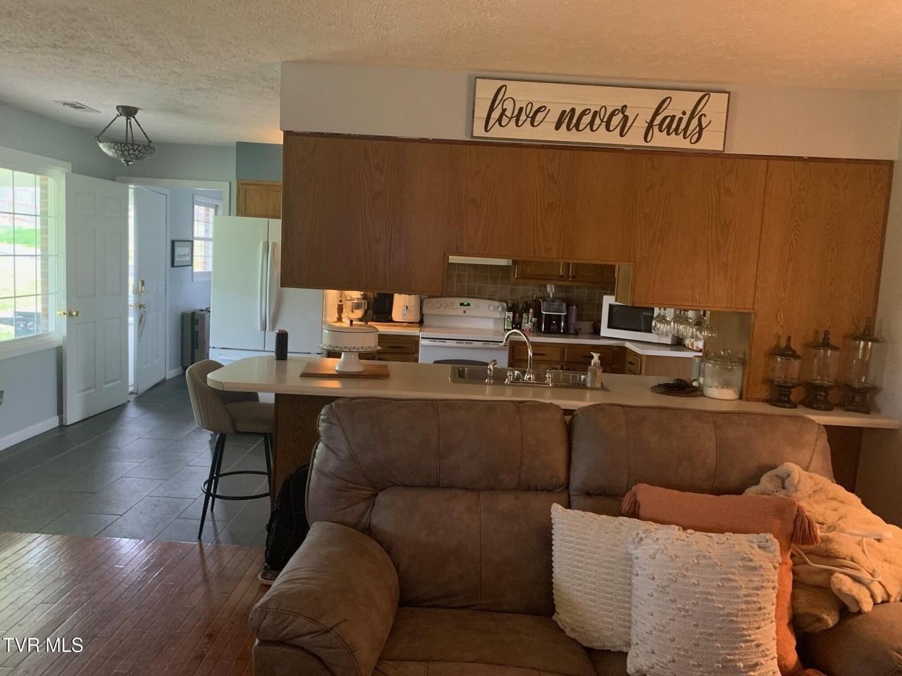 541 N Holston River Dr - Photo 5 of 14