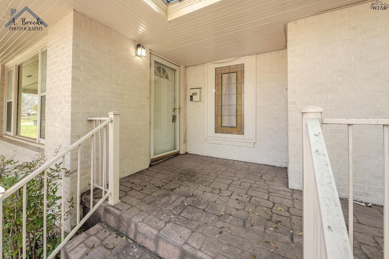 3211 Peckham St - Photo 5 of 38