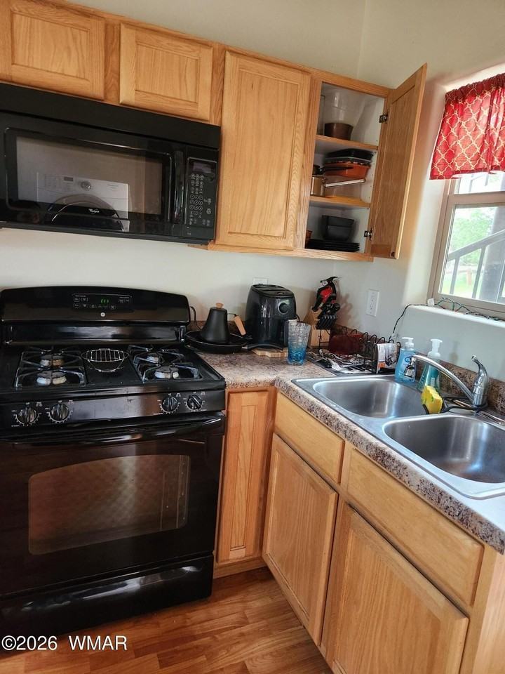 1623 Meadow St - Photo 2 of 10