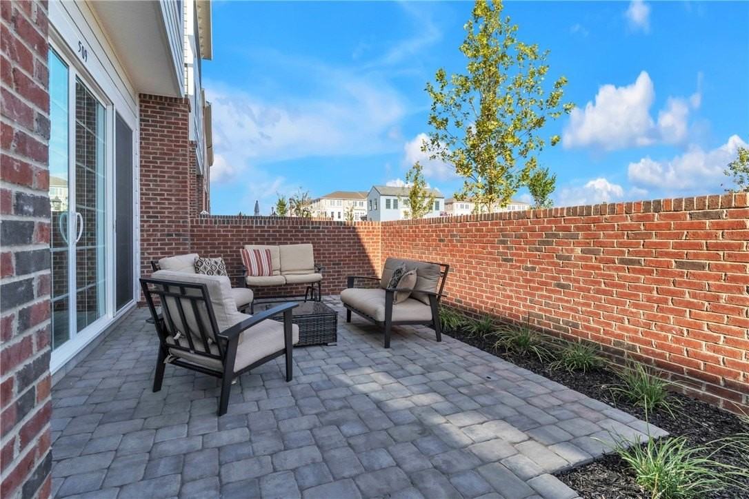 509 High Crescent Rd - Photo 3 of 37