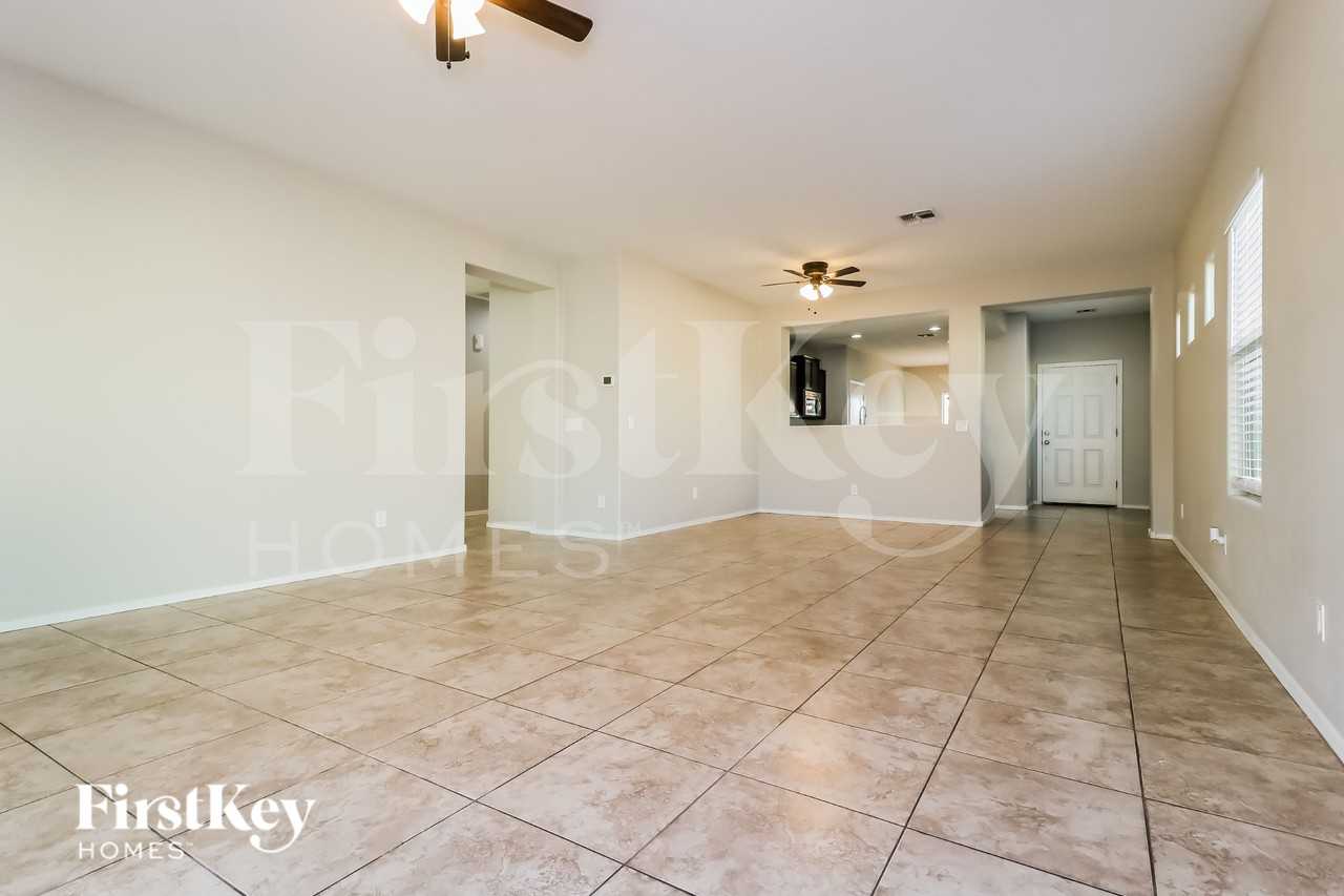 19280 W Madison St - Photo 5 of 18
