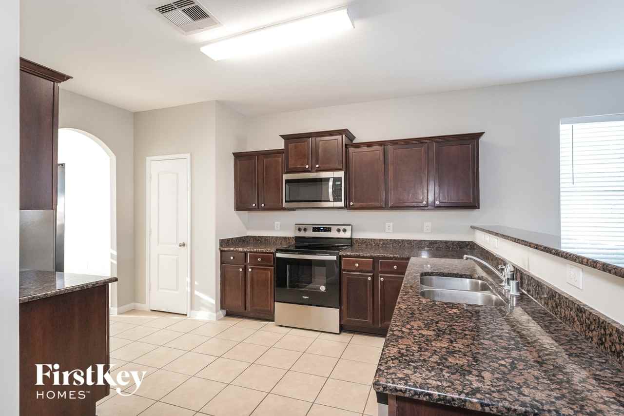 5026 Manor Stone Ln - Photo 6 of 15