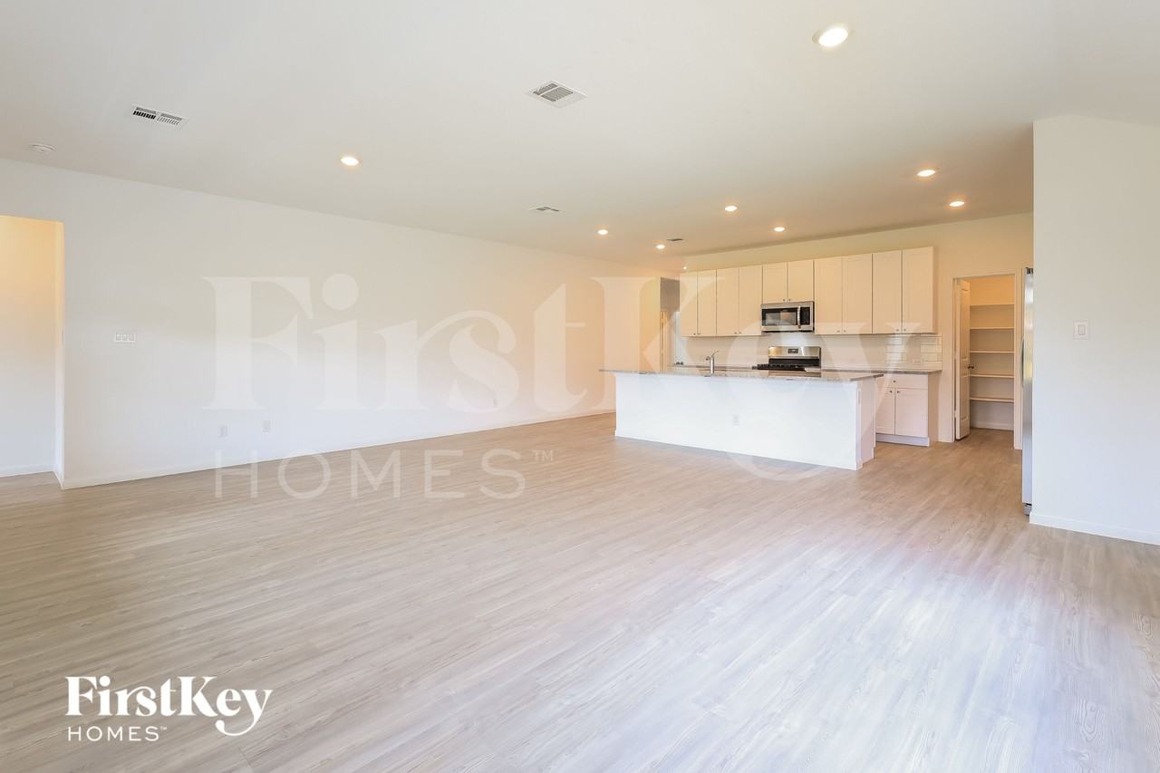 6728 Beehive Dr - Photo 5 of 16