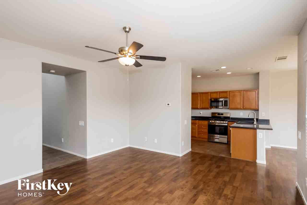 2839 Dalsetter Dr - Photo 3 of 15