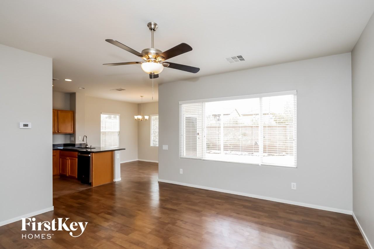 2839 Dalsetter Dr - Photo 4 of 15