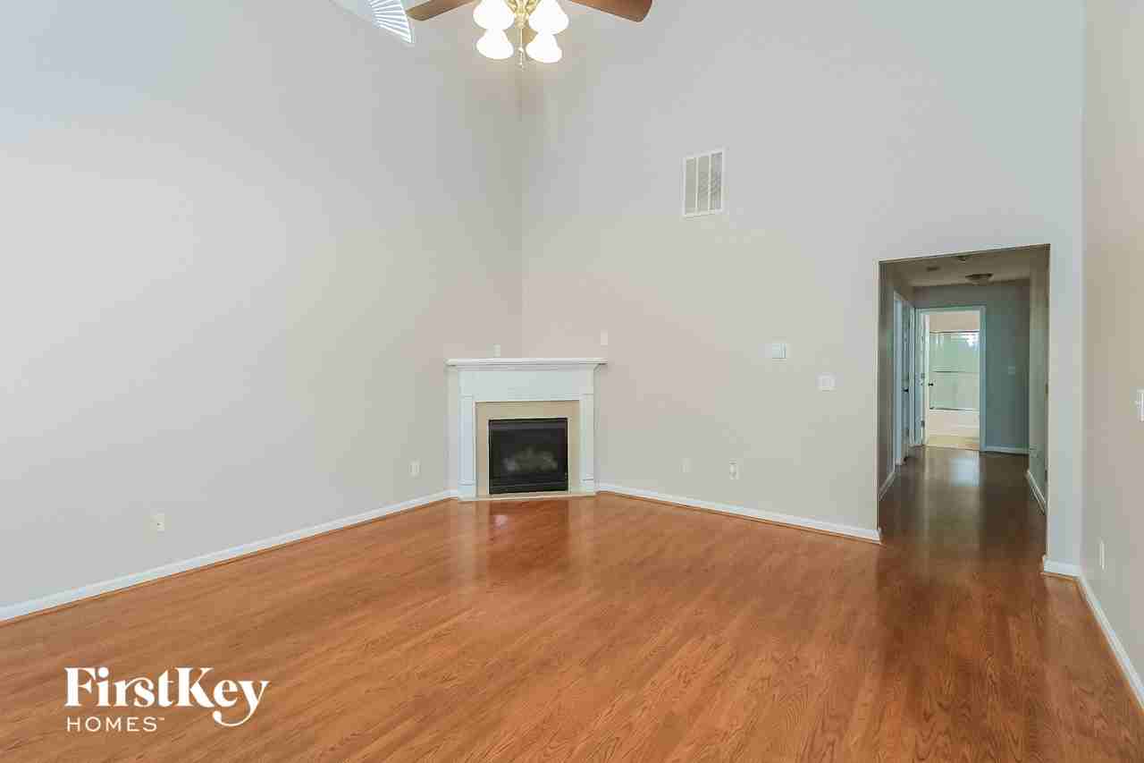 813 Winsap Dr - Photo 2 of 15