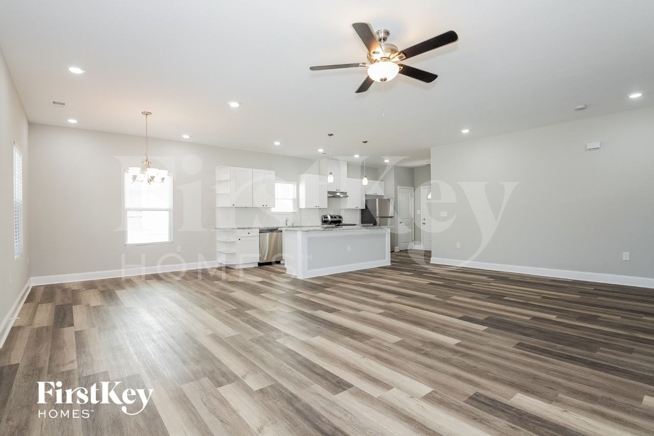 5101 Tuckaseegee Rd - Photo 3 of 15