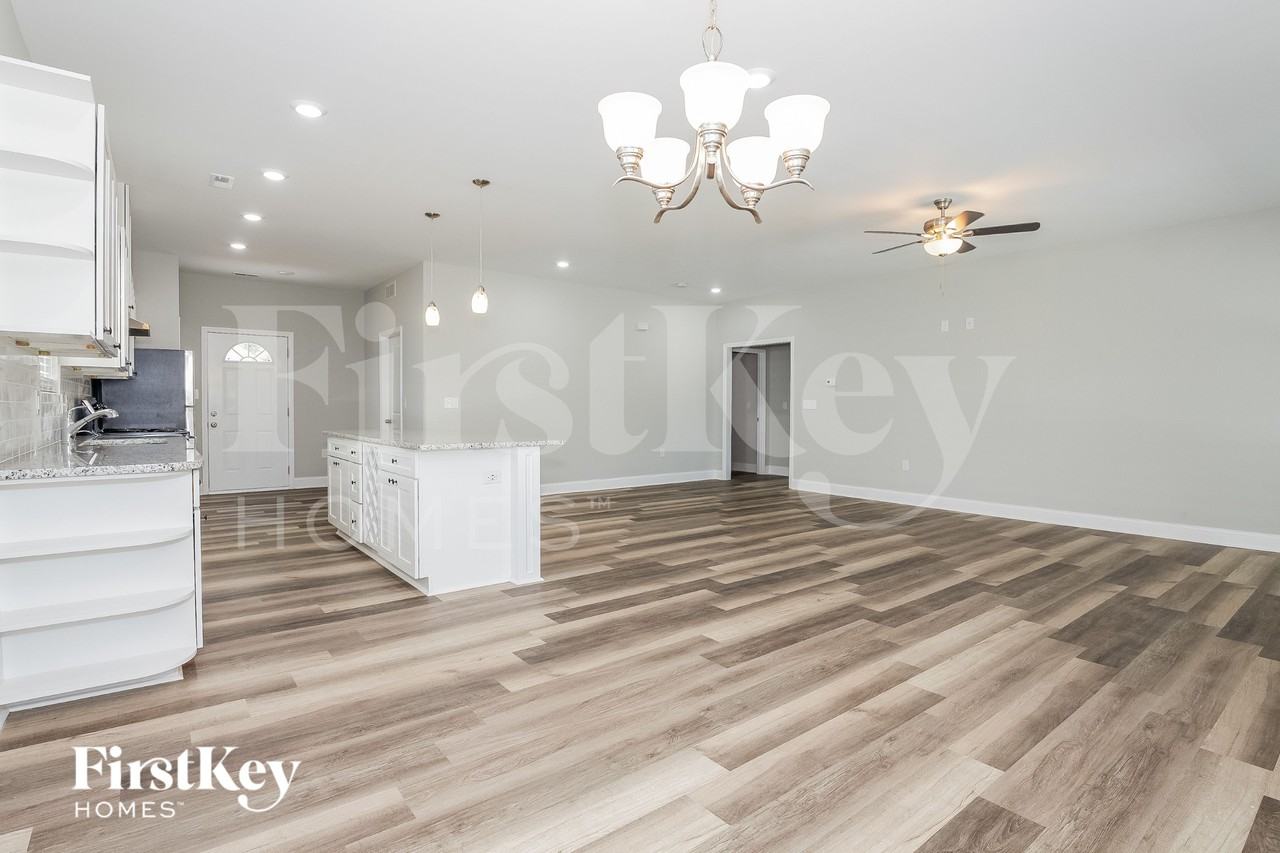 5101 Tuckaseegee Rd - Photo 4 of 15