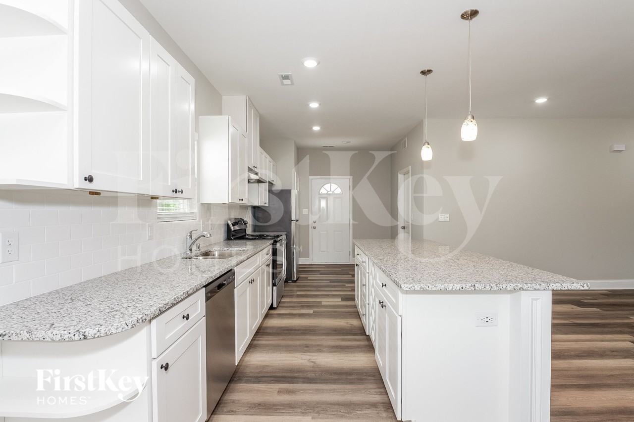 5101 Tuckaseegee Rd - Photo 5 of 15