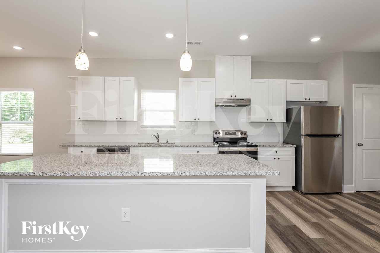 5101 Tuckaseegee Rd - Photo 6 of 15