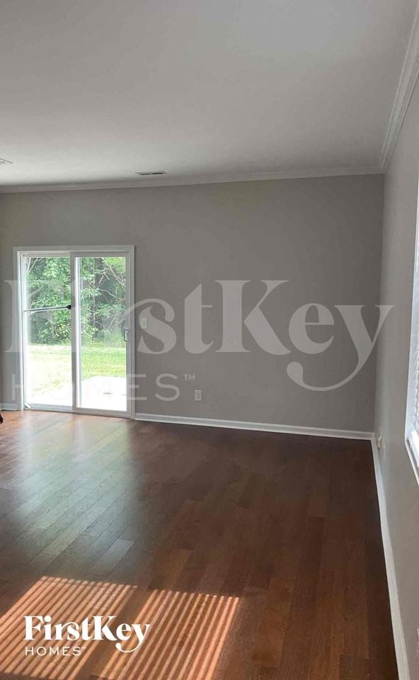 10118 Green Grass Rd - Photo 2 of 8