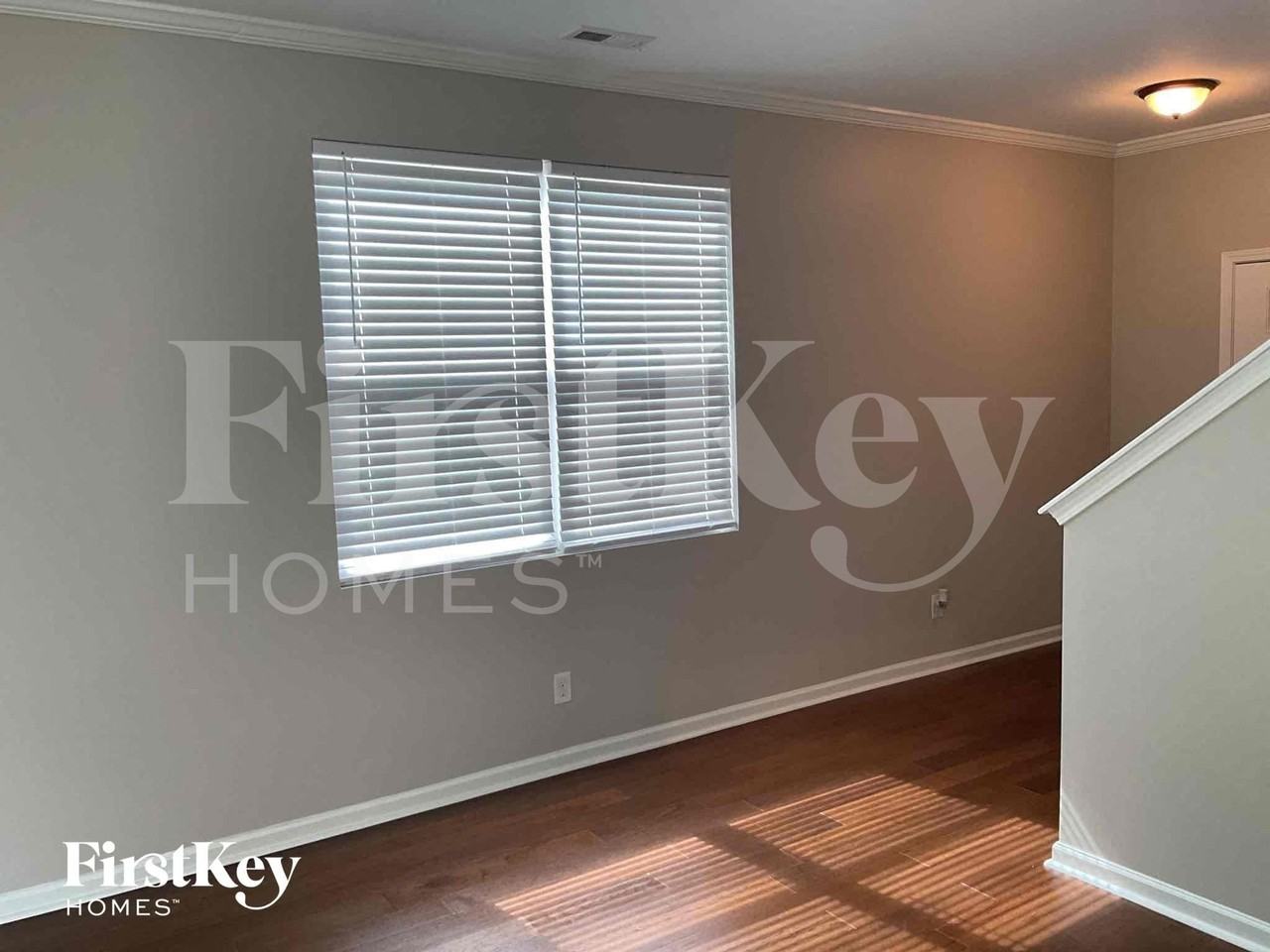 10118 Green Grass Rd - Photo 3 of 8