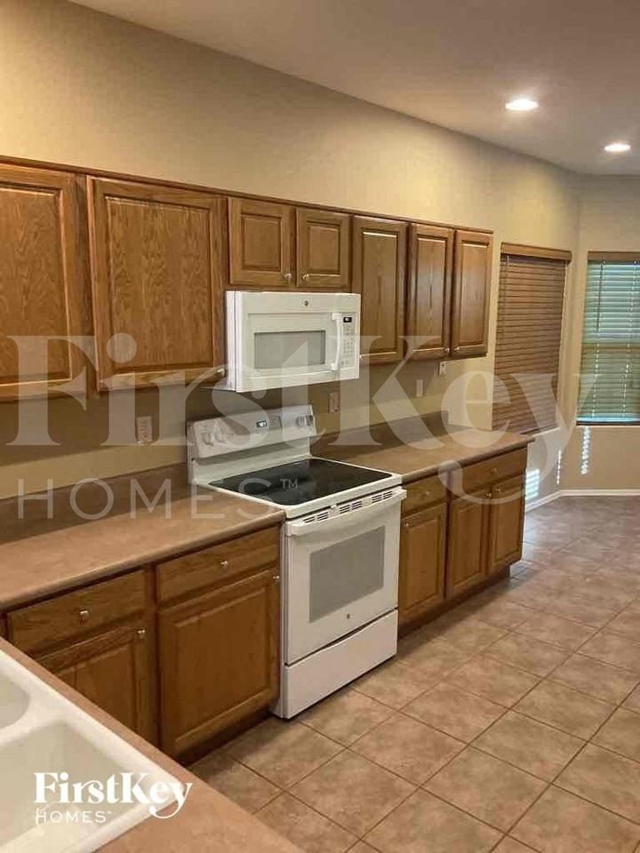 4614 W Fortune Dr - Photo 3 of 11