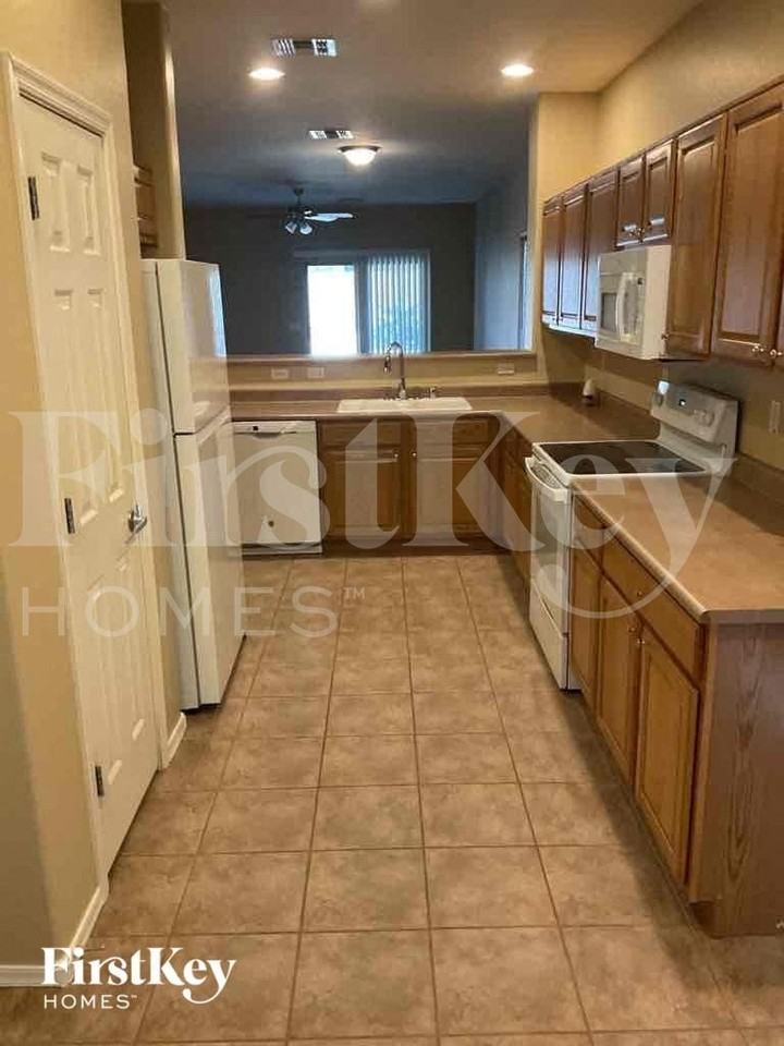 4614 W Fortune Dr - Photo 4 of 11