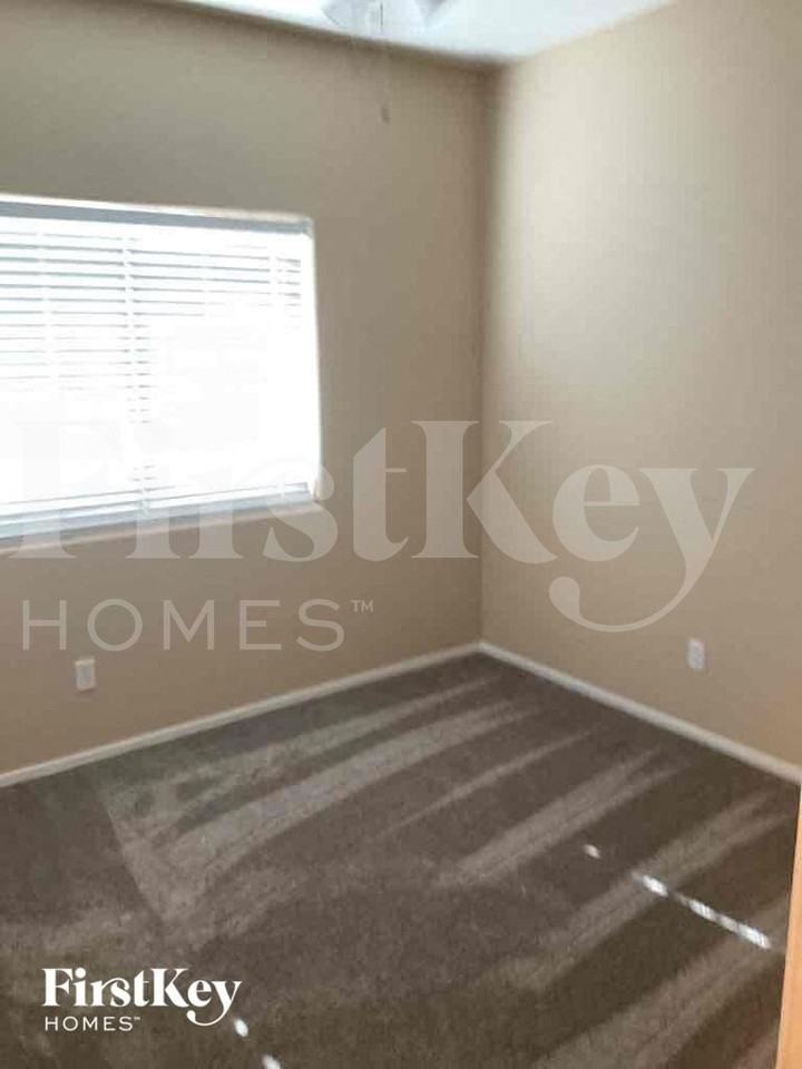 4614 W Fortune Dr - Photo 6 of 11