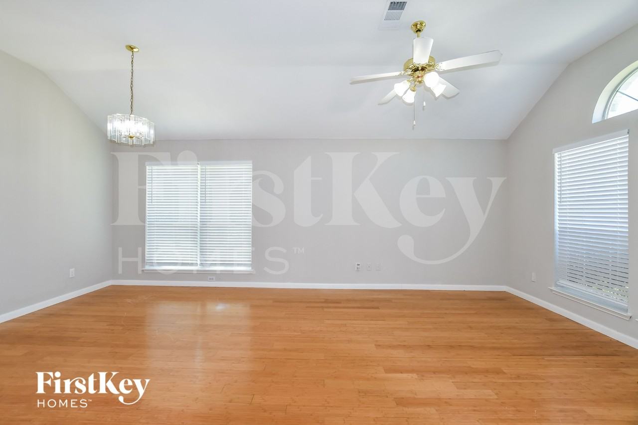 106 Drake Ln - Photo 2 of 15
