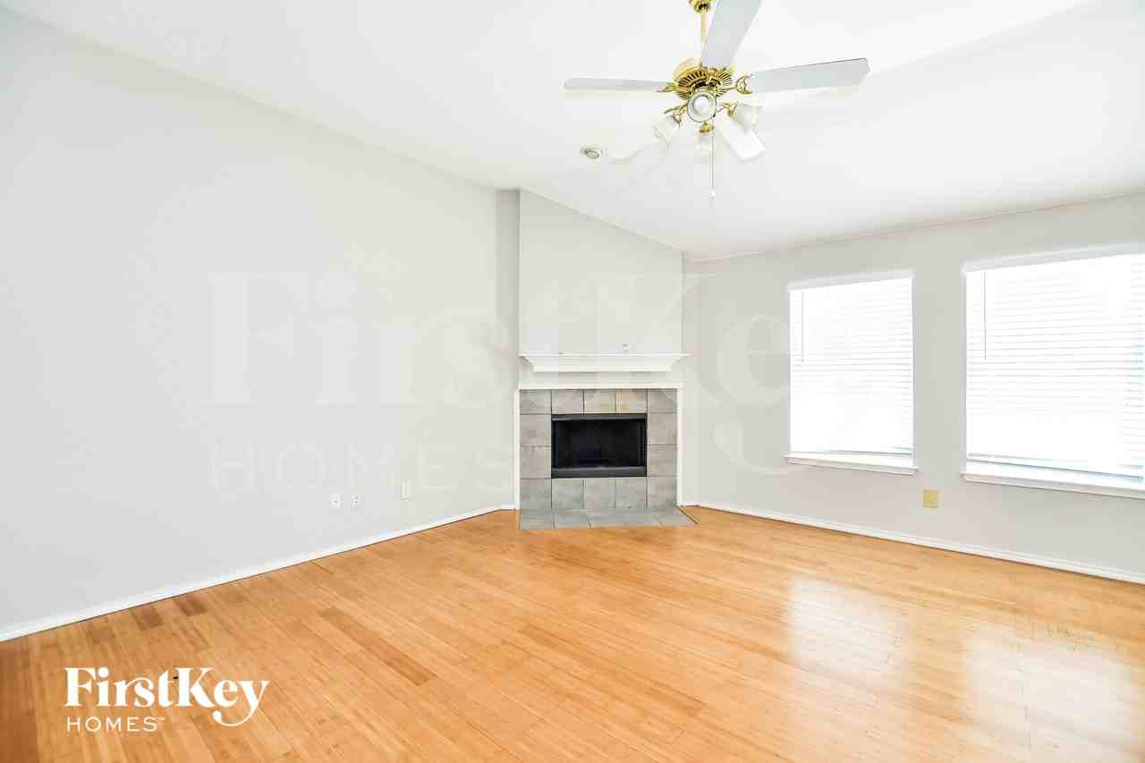 106 Drake Ln - Photo 3 of 15