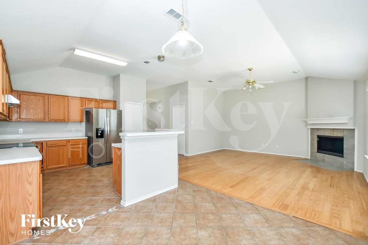 106 Drake Ln - Photo 4 of 15