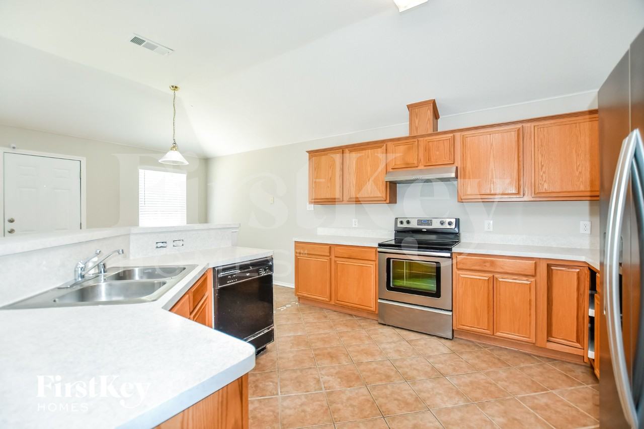 106 Drake Ln - Photo 5 of 15