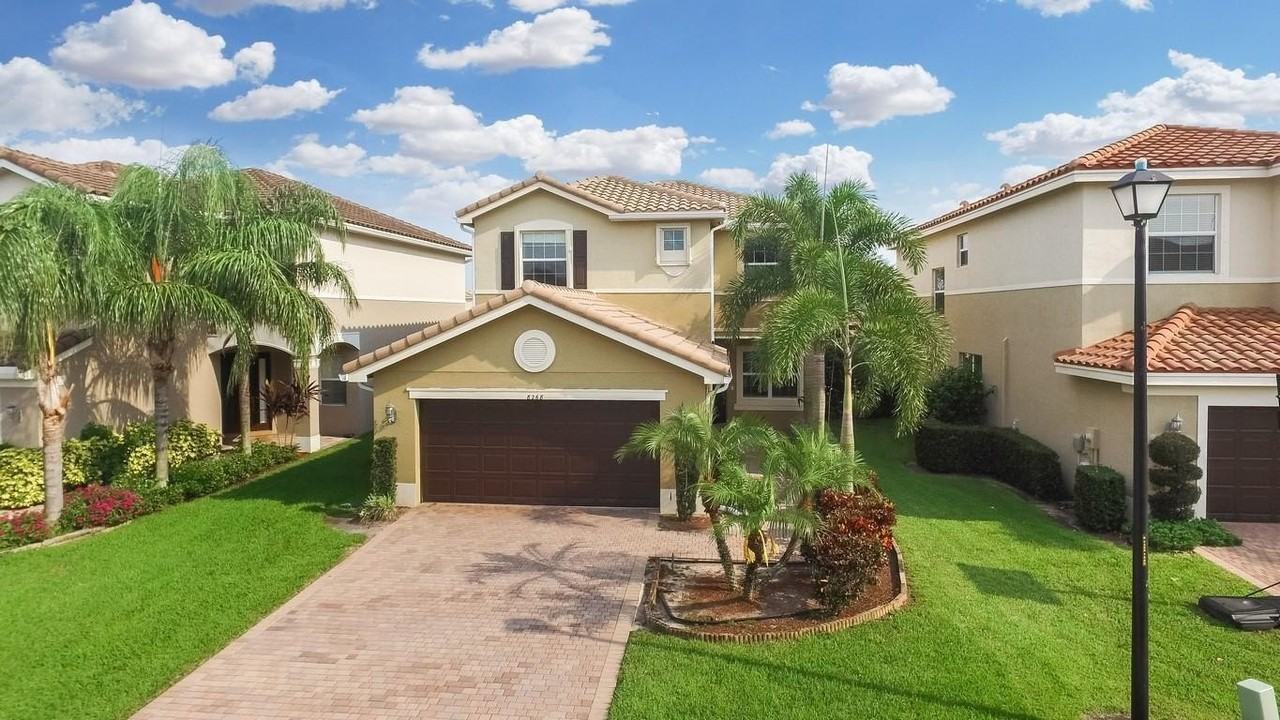 8268 Calabria Lakes Dr