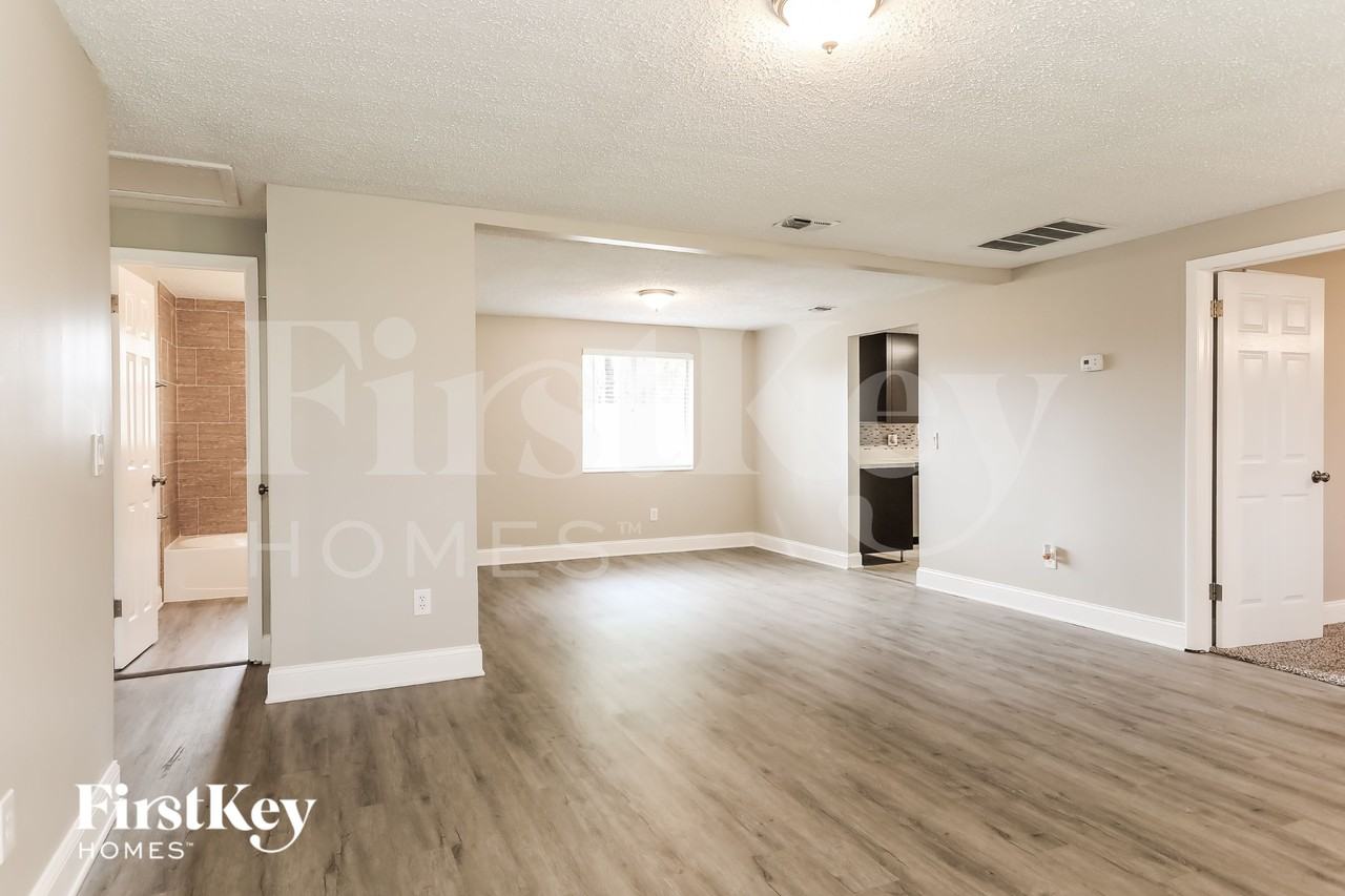 2241 George Wythe Rd - Photo 3 of 16