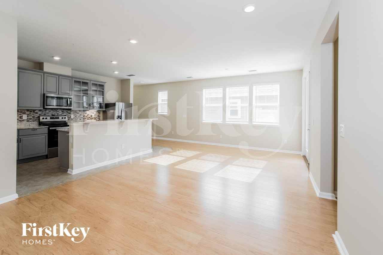 9787 Bridgeway Ave - Photo 4 of 16