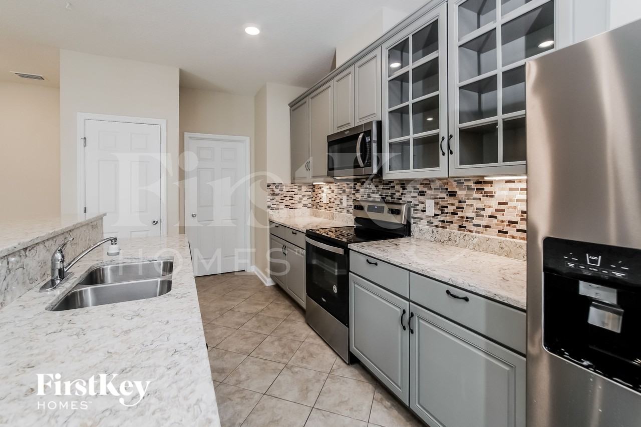 9787 Bridgeway Ave - Photo 5 of 16