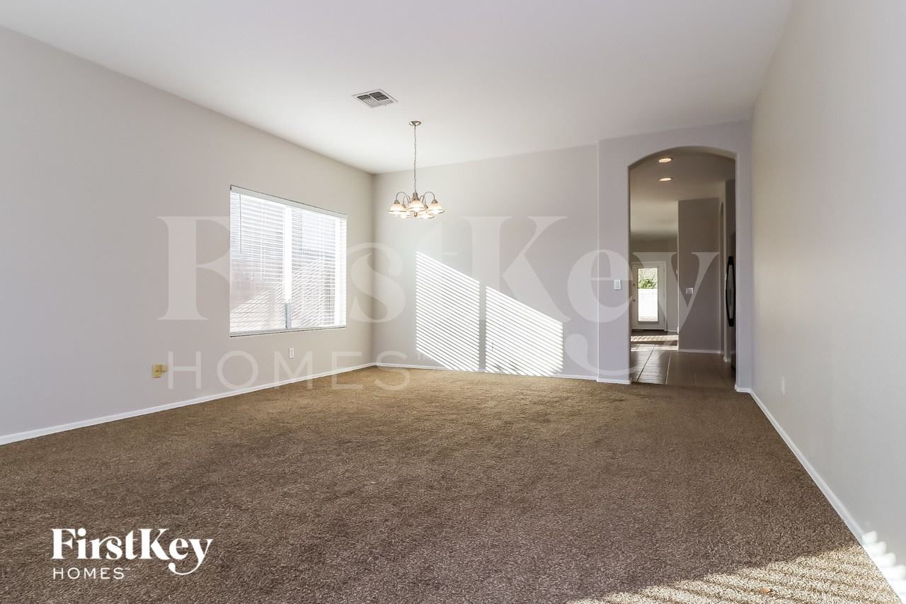 110 N 118th Ave - Photo 5 of 16