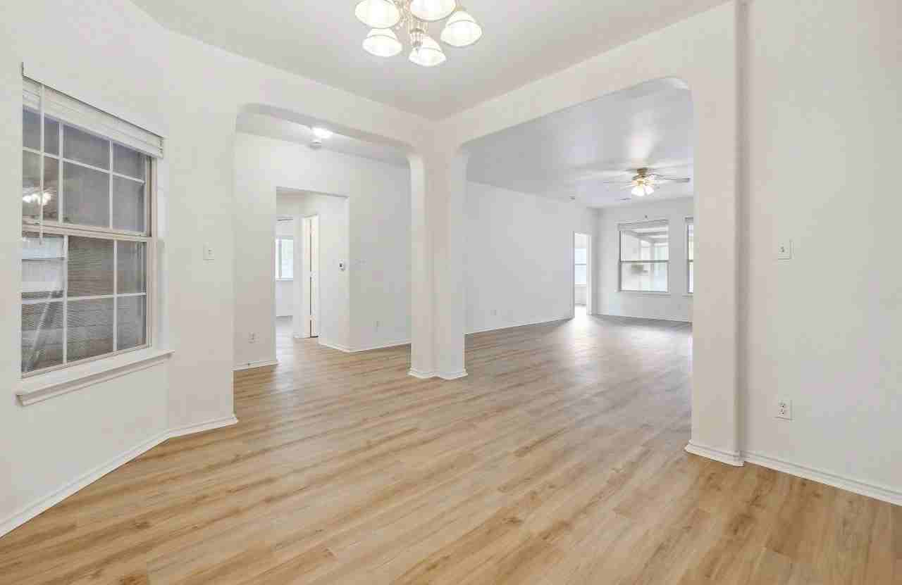 1611 Sunnycrest Cir - Photo 3 of 19