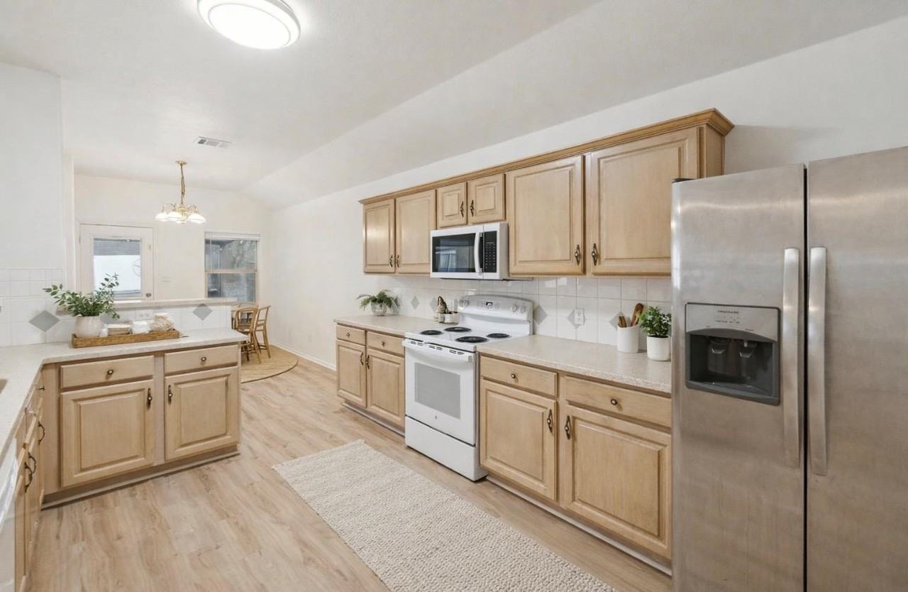 1611 Sunnycrest Cir - Photo 5 of 19