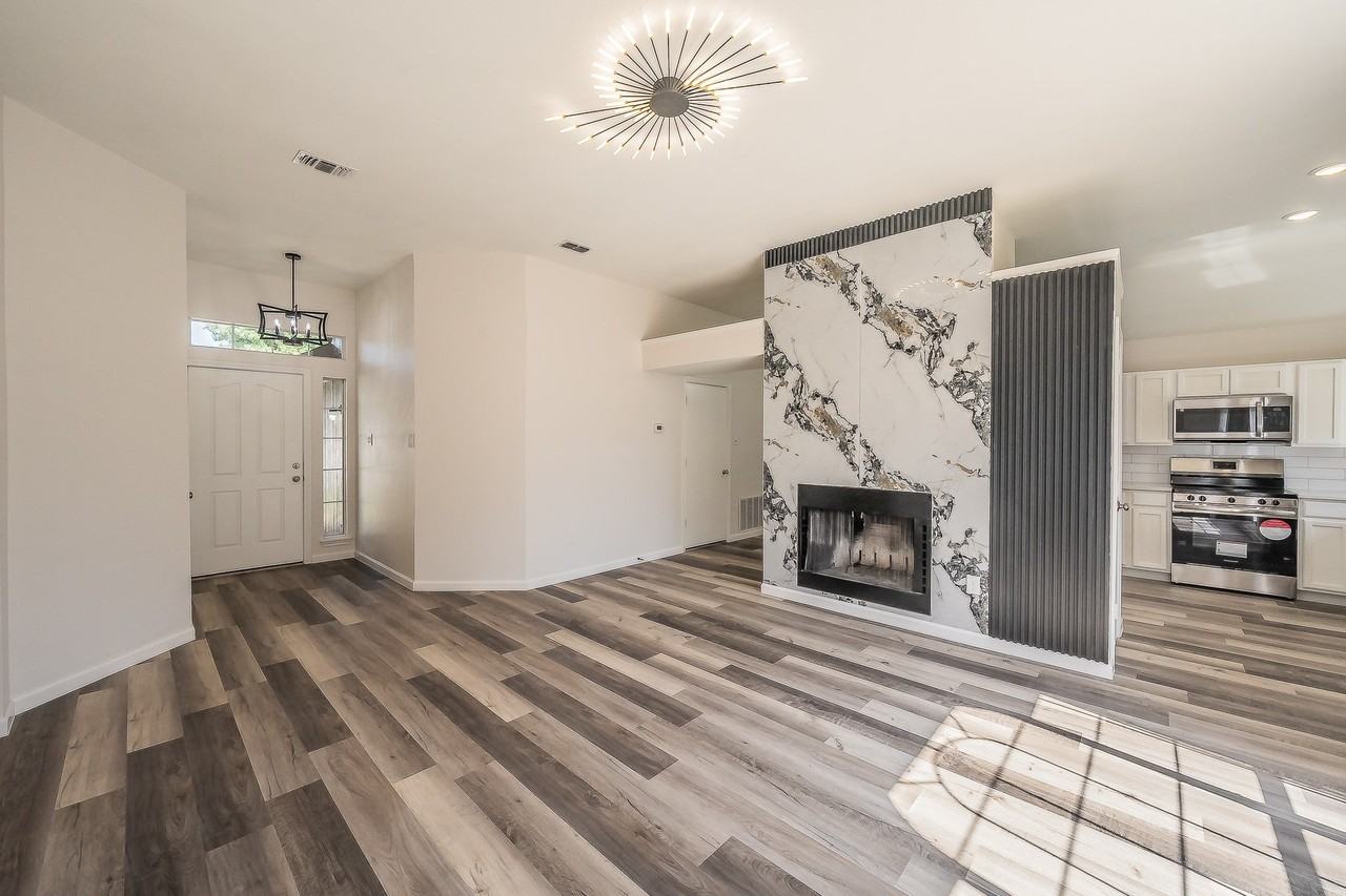 2711 Canterbury St - Photo 5 of 32