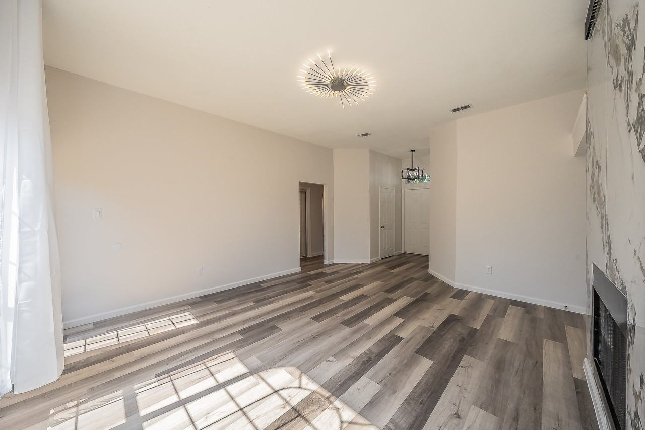 2711 Canterbury St - Photo 6 of 32