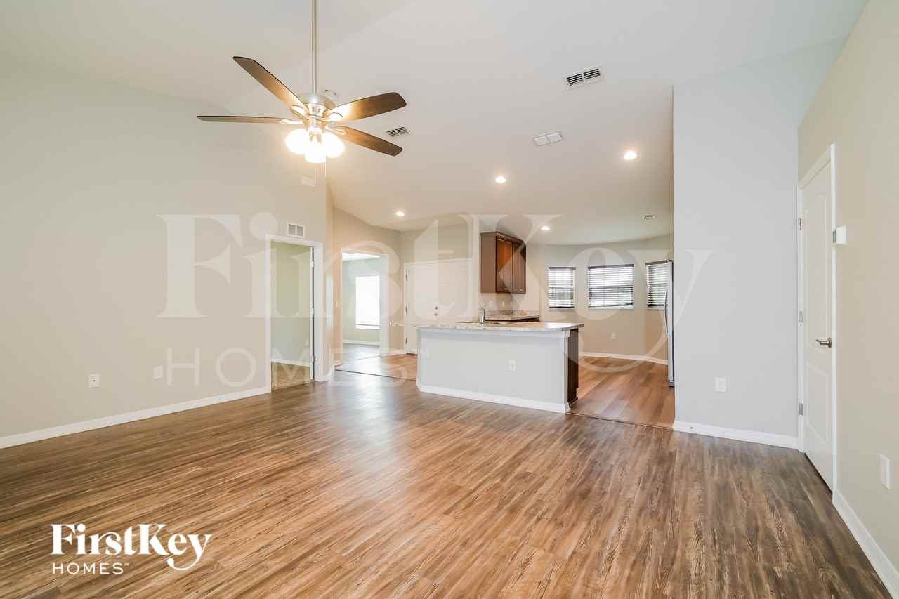 109 Solis Dr - Photo 3 of 16