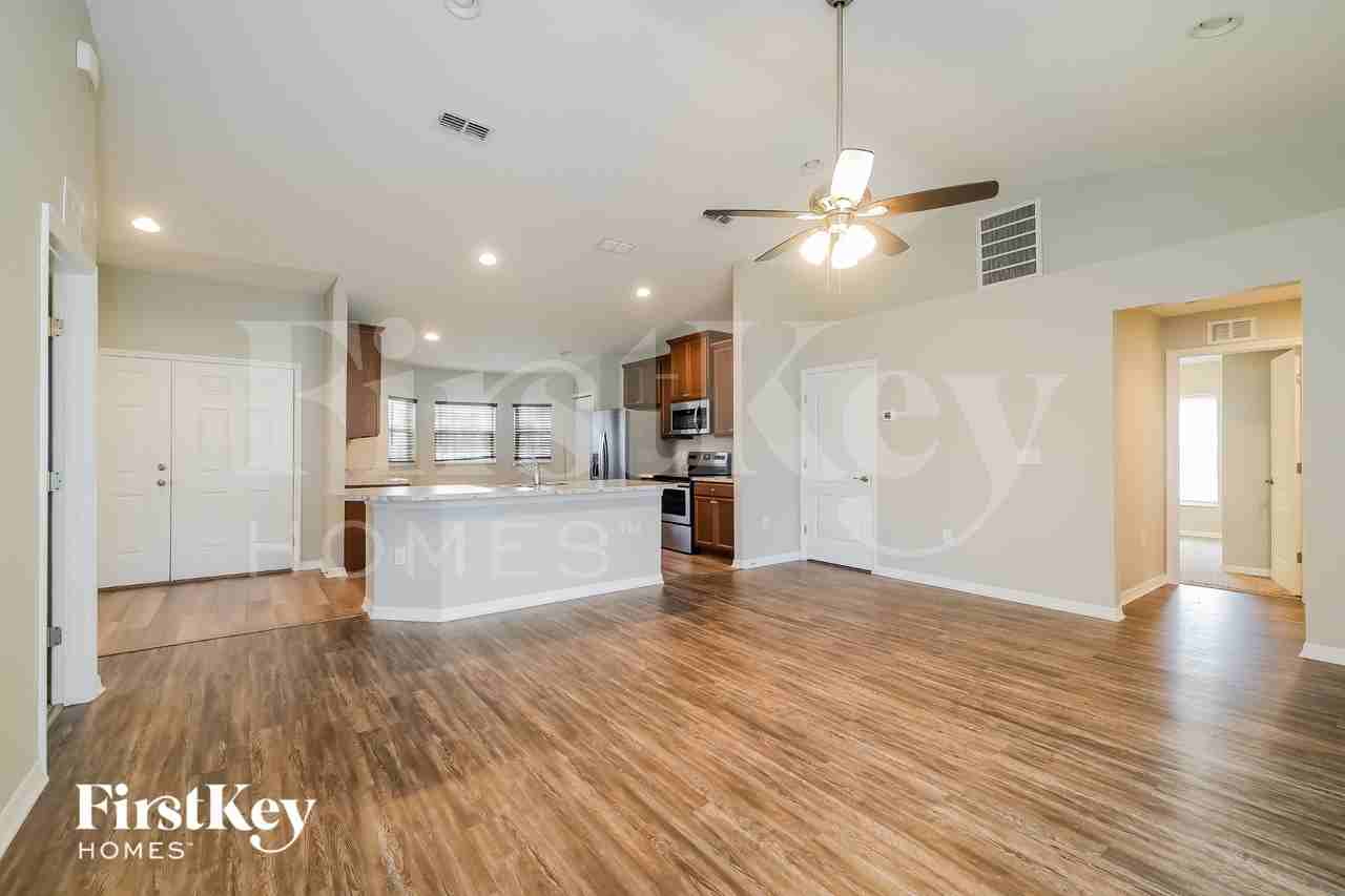 109 Solis Dr - Photo 4 of 16