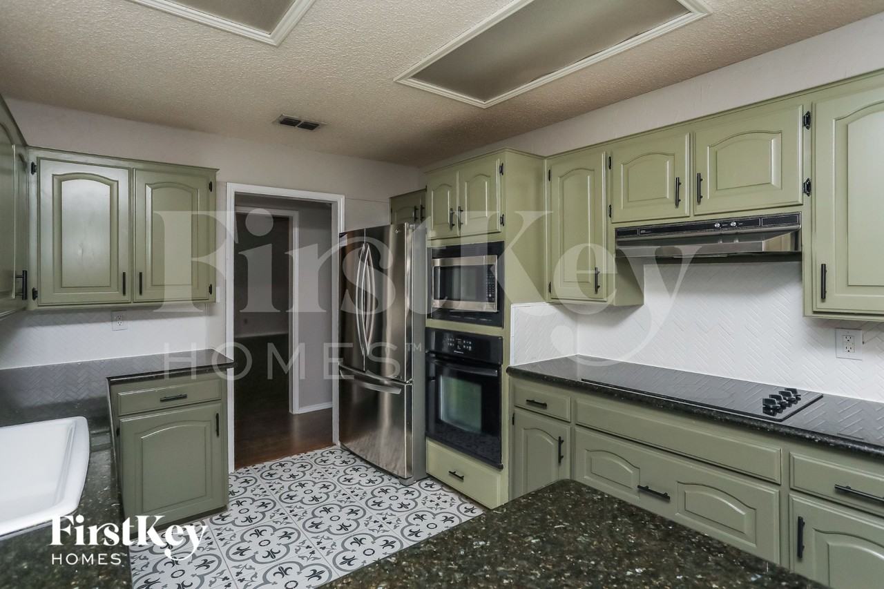 408 Flagstone Dr - Photo 6 of 16