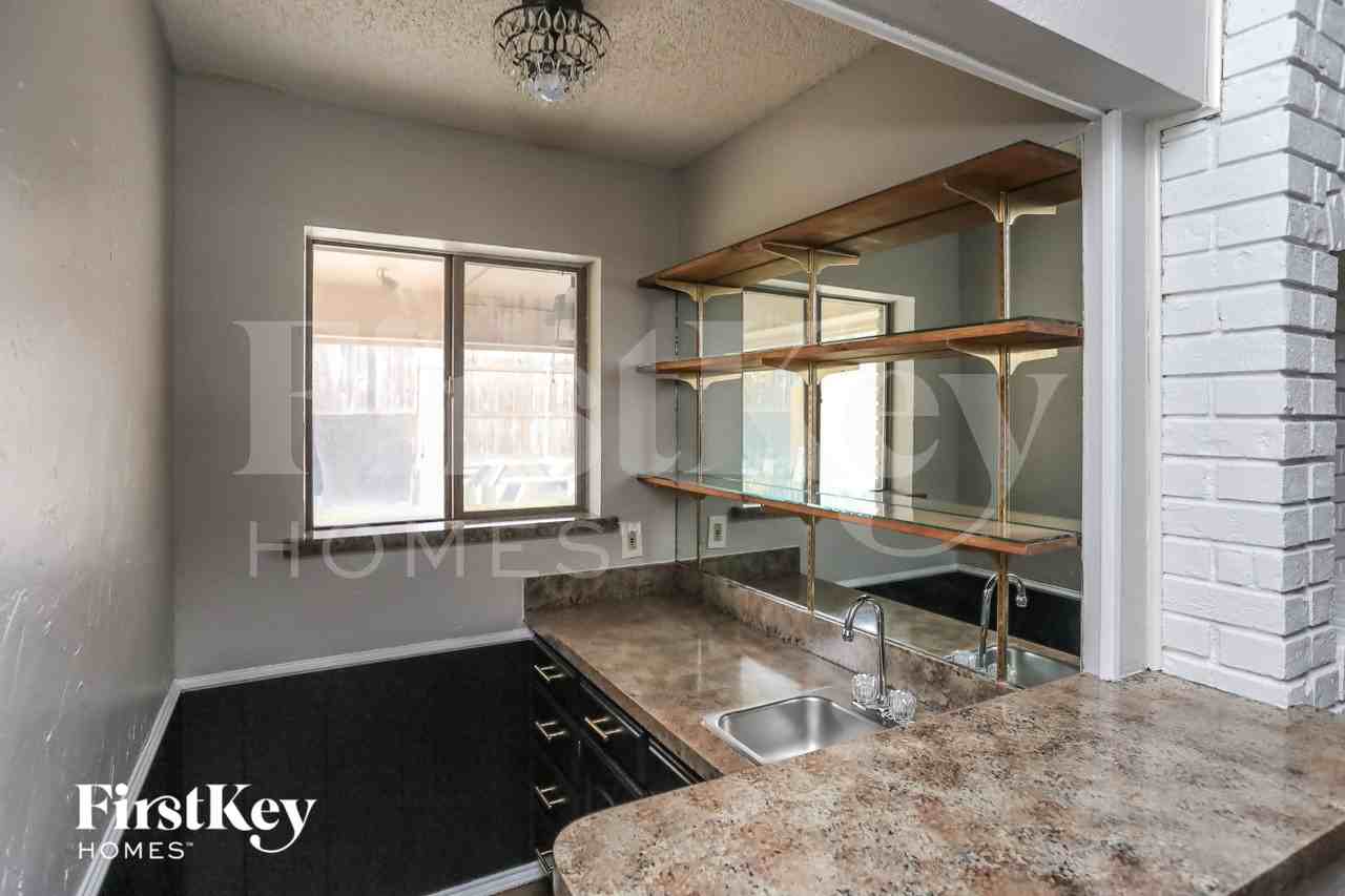 408 Flagstone Dr - Photo 7 of 16