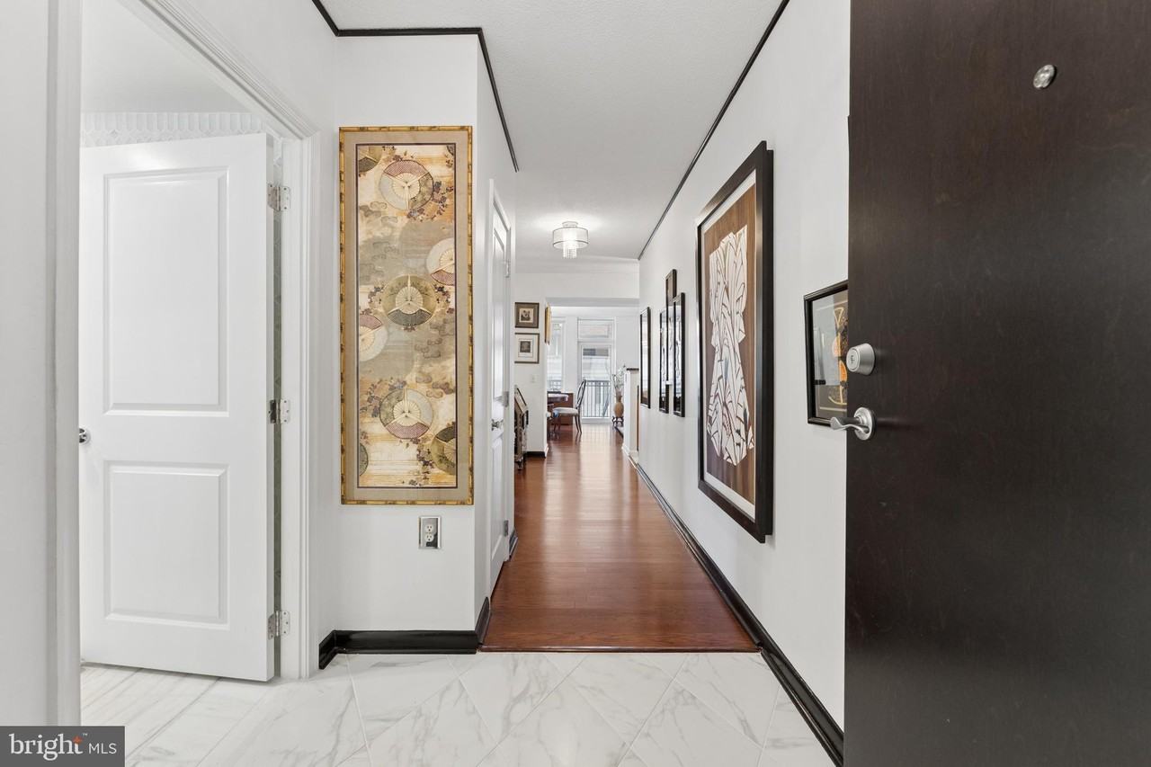 851 N Glebe Rd ##706 - Photo 4 of 34
