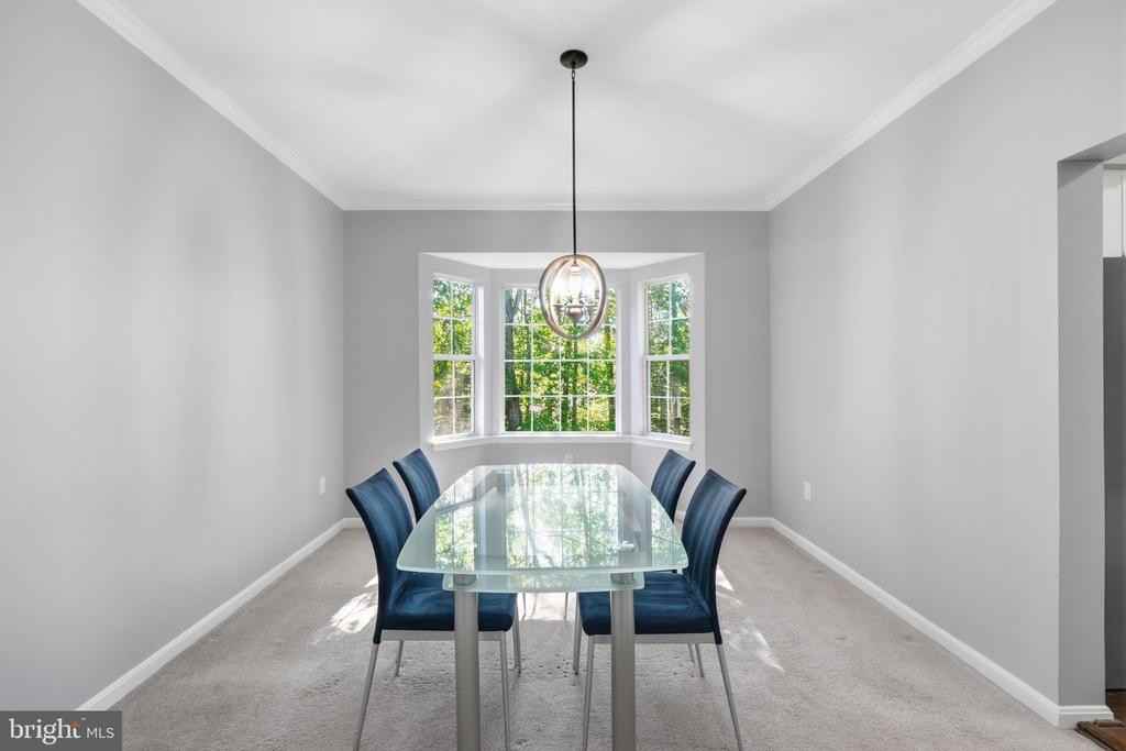 34 Westhampton Ct - Photo 5 of 38