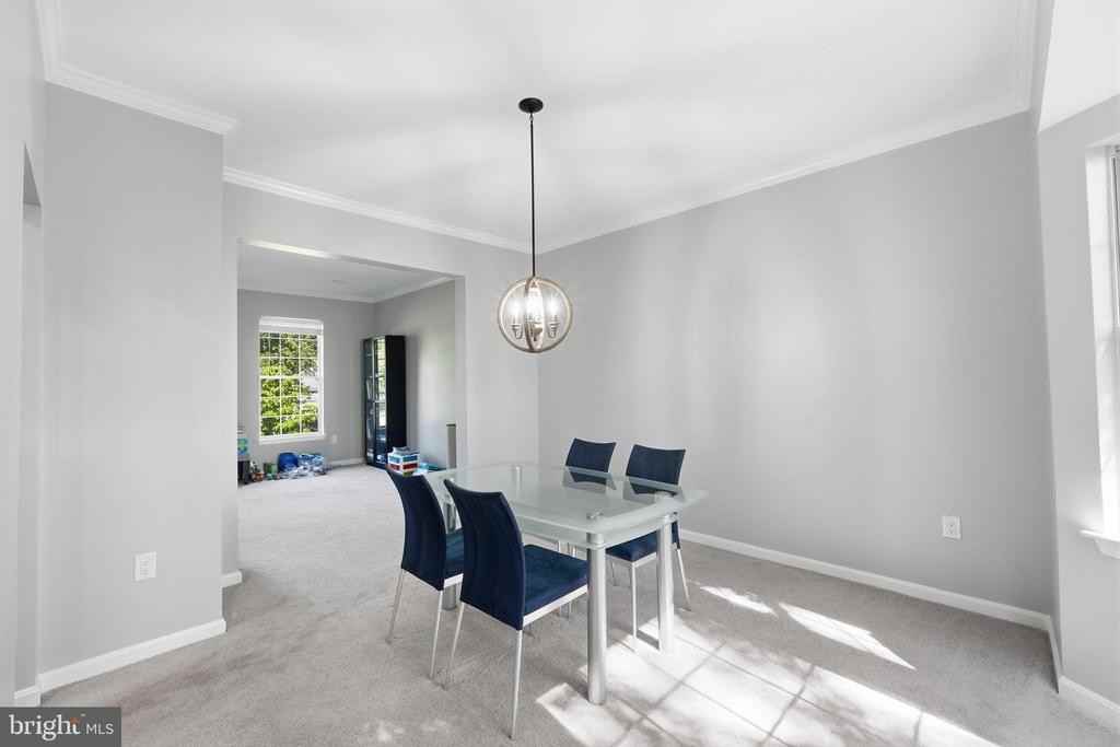 34 Westhampton Ct - Photo 6 of 38