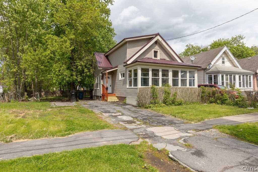 122 Putnam St - Photo 3 of 26