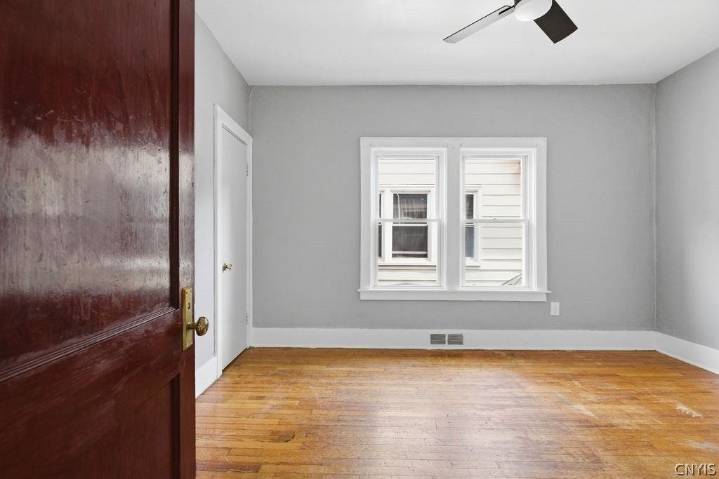 122 Putnam St - Photo 6 of 26