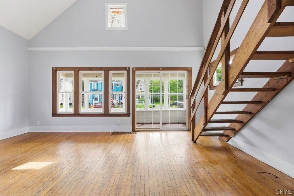 122 Putnam St - Photo 7 of 26
