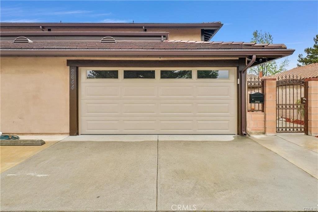 2644 Sycamore Dr - Photo 3 of 35