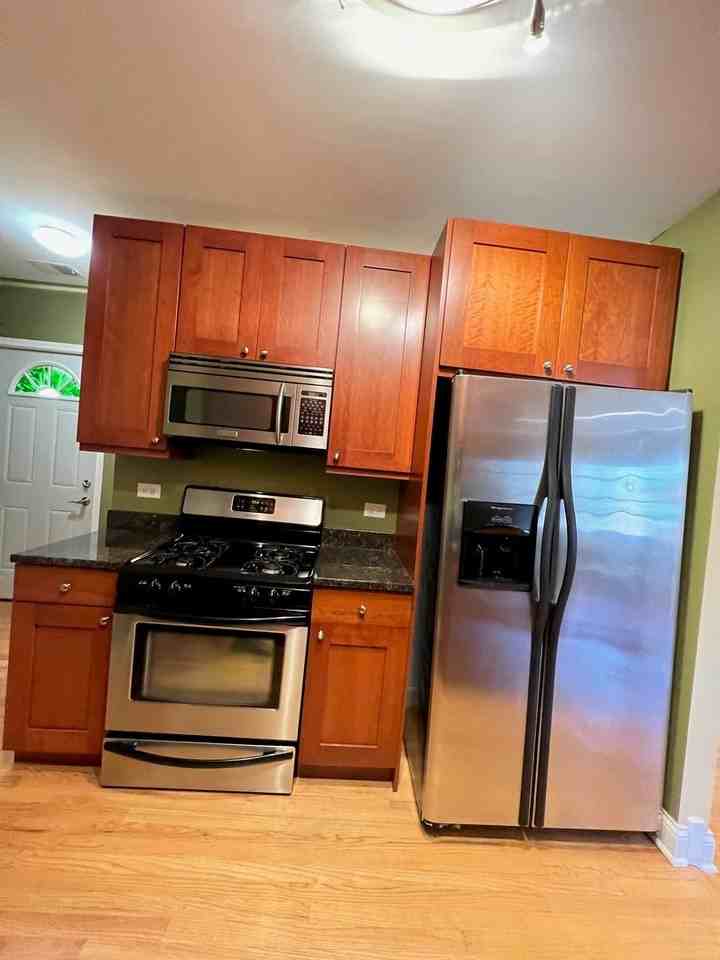 7411 N Hoyne Ave - Photo 6 of 14
