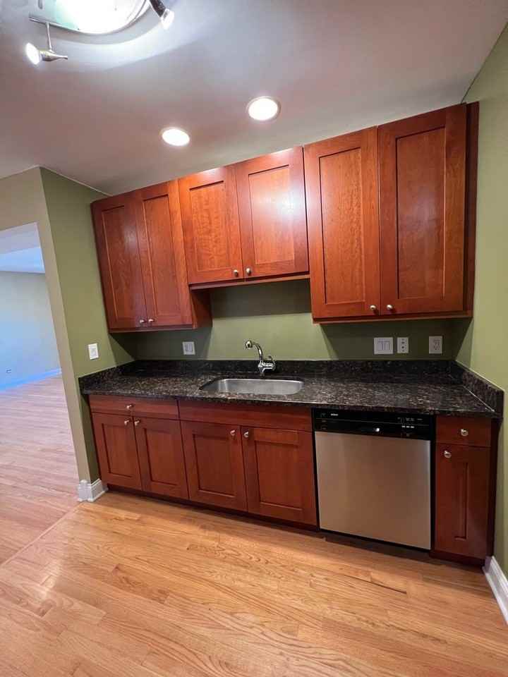 7411 N Hoyne Ave - Photo 7 of 14
