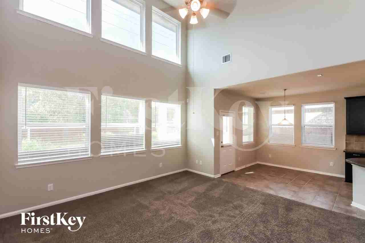 10219 Sierra Grace Ln - Photo 3 of 15